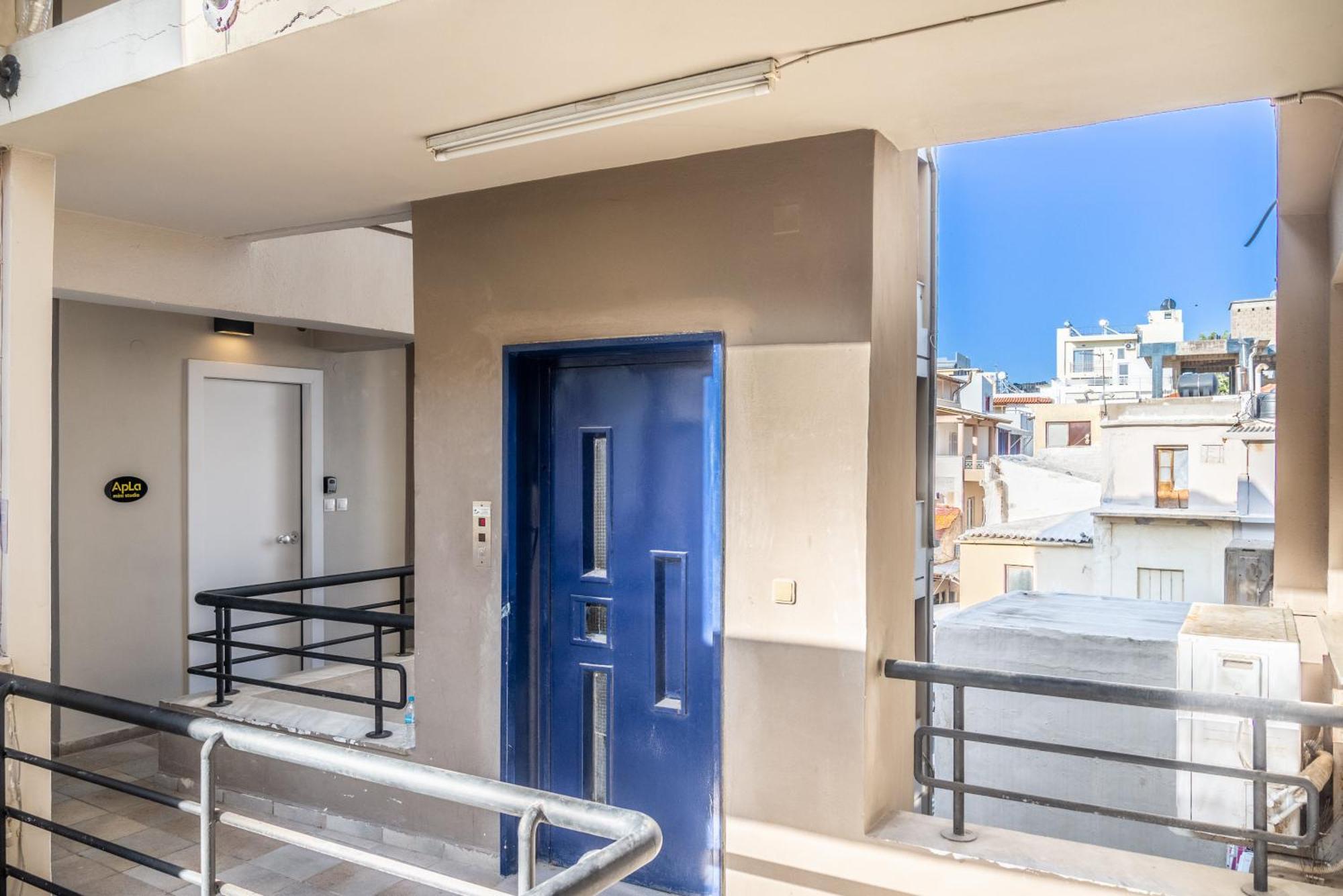 Apla Mini Studio In Downtown Ираклио Екстериор снимка