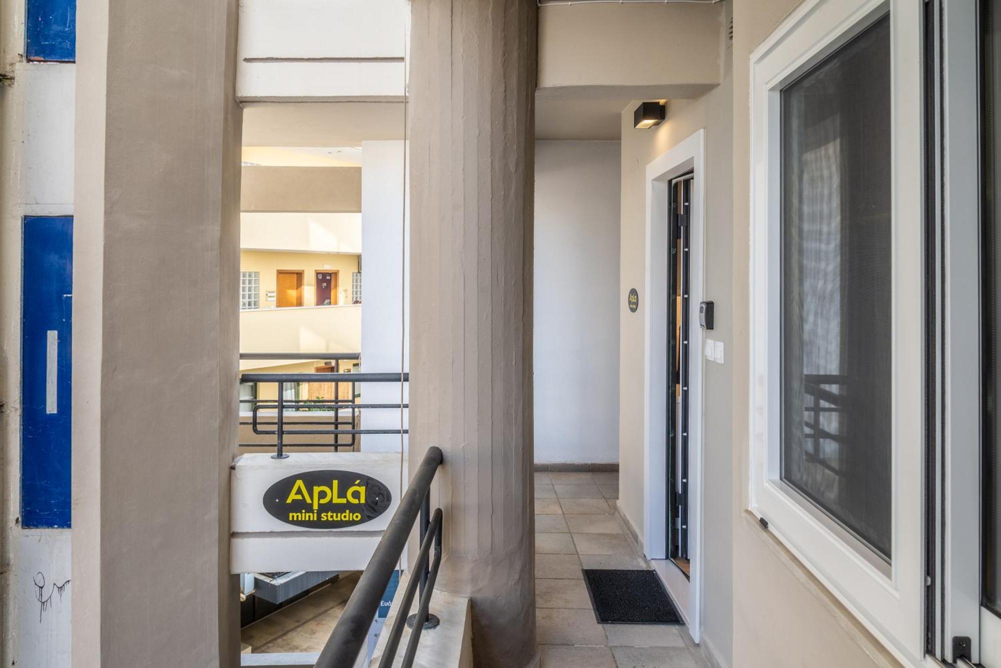 Apla Mini Studio In Downtown Ираклио Екстериор снимка